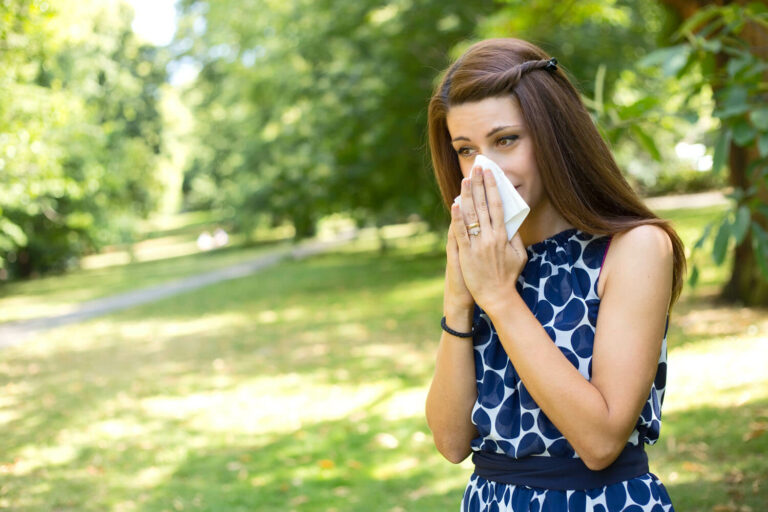 Ste alergični na lateks, cvetni prah breze ali le na pršico hišnega prahu?